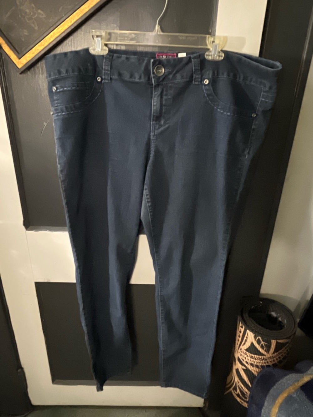 torrid #5 Dark Wash Denim Slim Jeans with Pink Label.  Torrid tub. Live:#5